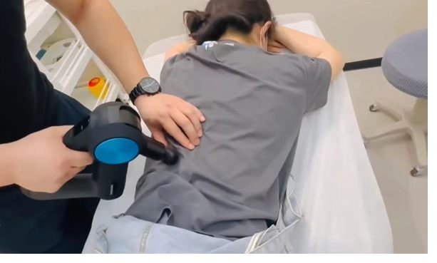 筋膜槍輔助治療皮膚病